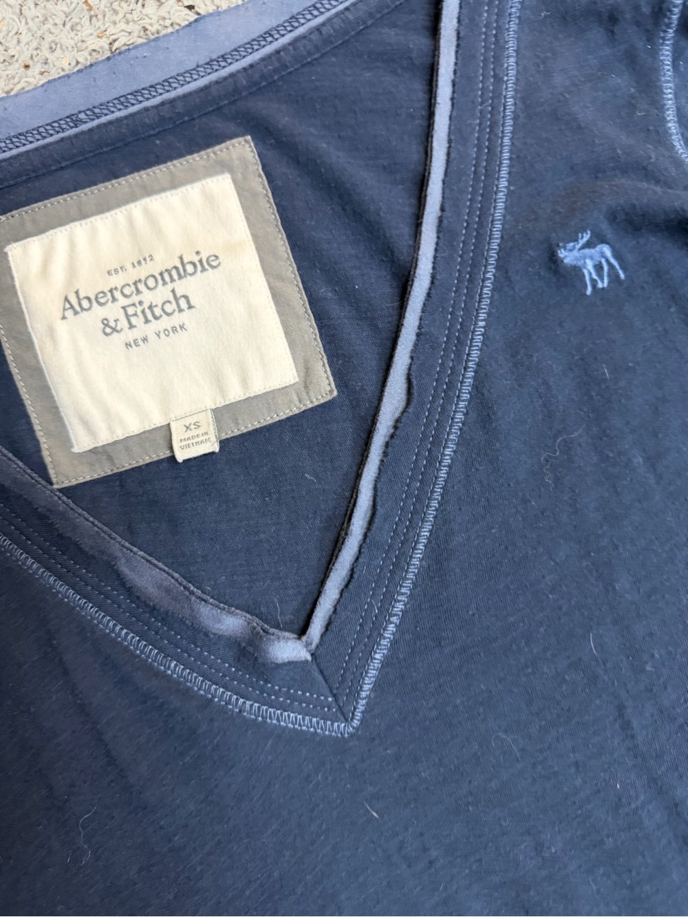 Abercrombie & Fitch Navy Long Sleeve Deep V Neck Fitted Y2K Baby Tee Preppy XS - Picture 3 of 3